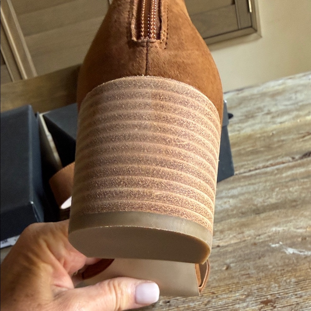 Pelle Moda Tan Suede Block Heels - Picture 13 of 16